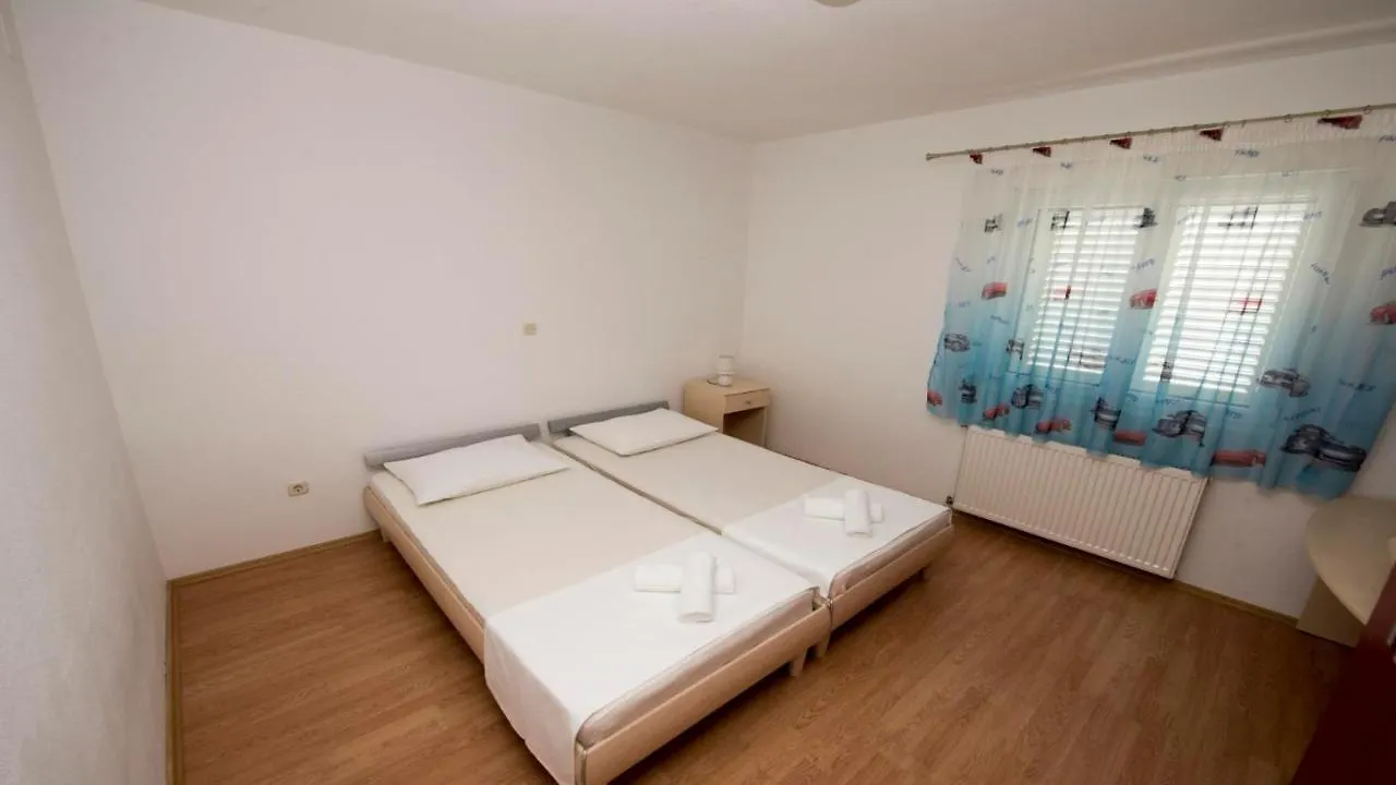 Apartments Meri Okrug Gornji 3*,  Croatia